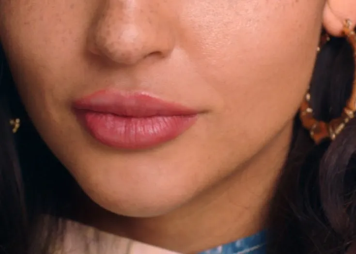 A close up of the lips and chin of a woman.